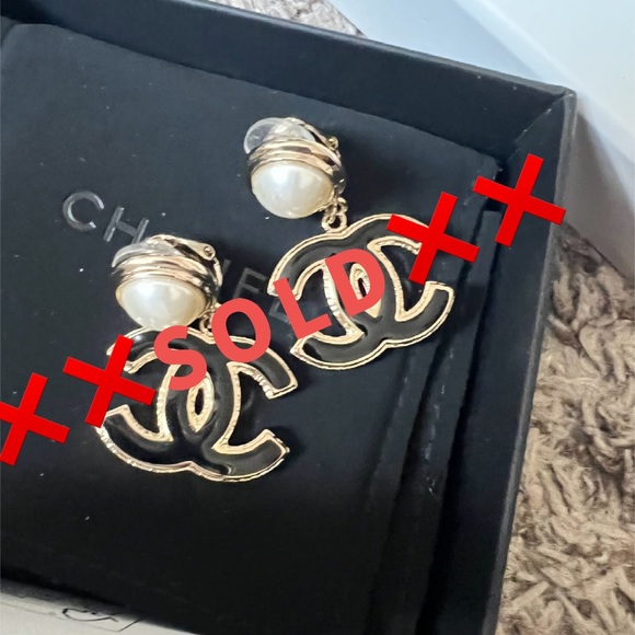 CHANEL Jewelry - 🚫🚫SOLD🚫📛Chanel big dangle earrings